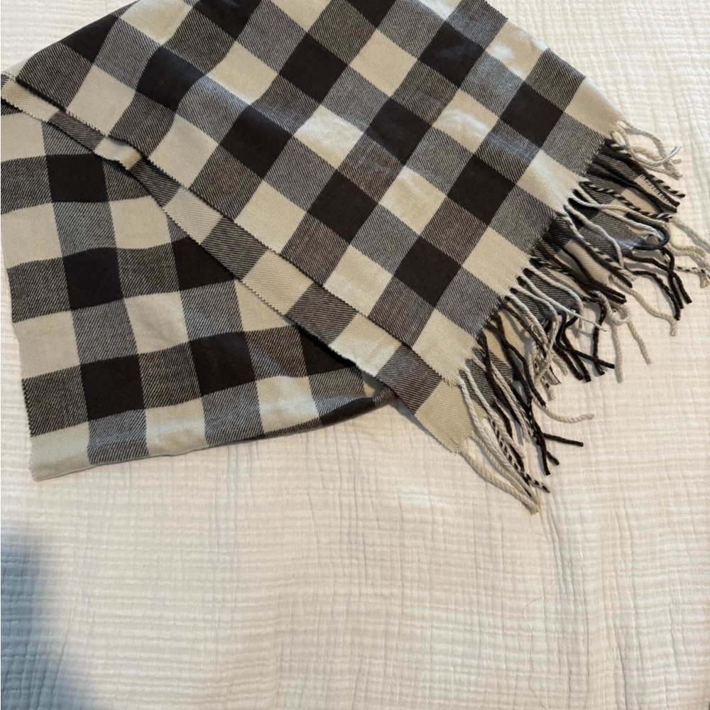 Classic Black and White Checkered Scarf